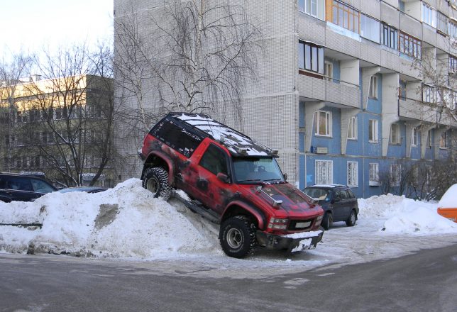 Парковка в сугробе